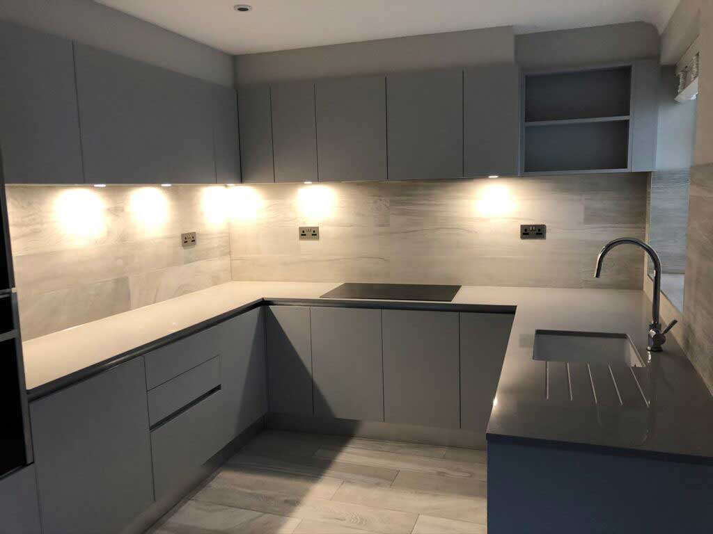 A modern handleless kitchen by Professional Polish Builders in Croydon & South London